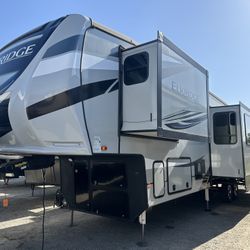 2021 Heartland Elkridge Fifth Wheel / Rv/ Travel Trailer 