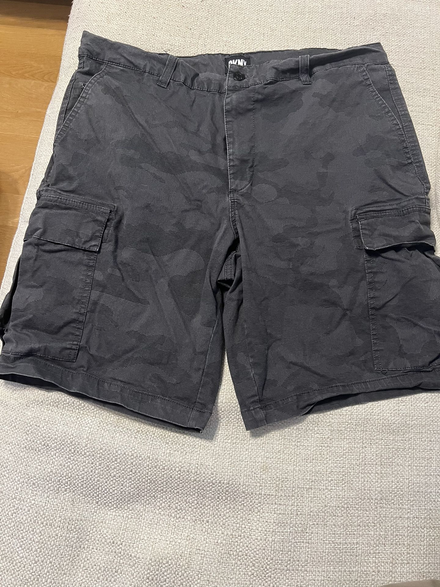 DKNY Men’s Grey Cargo Shorts -Sz 36