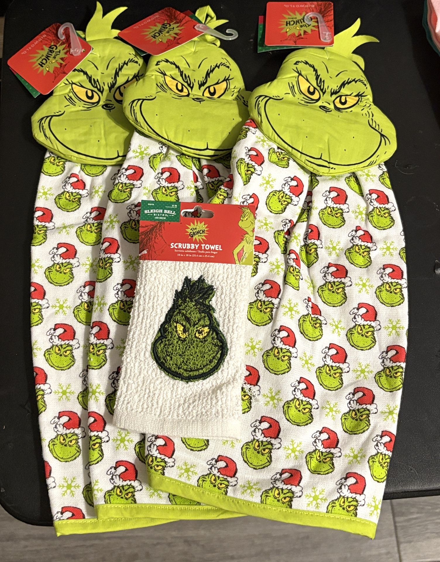 Grinch Christmas Kitchen Towels Lot Of 4 NEW