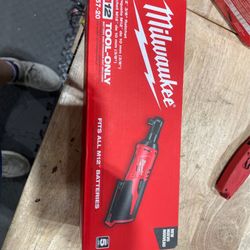 Milwaukee M12 3/8 Ratchet