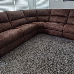 5 Pc. Fabric Sectional Sofa With 3 Power Recliners, Power Headrests And 2 USB Power Outlet4