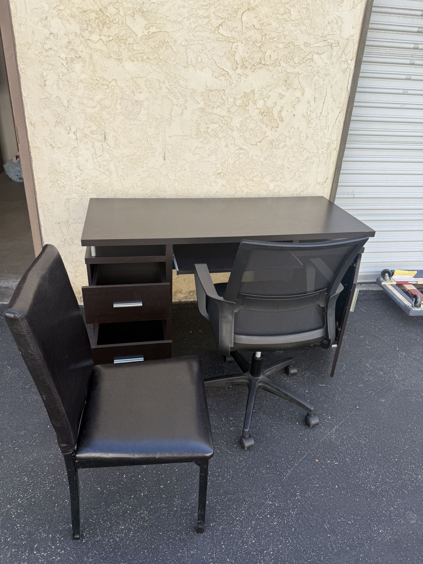 Office Chairs/ Desk