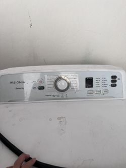 Insignia Electric Dryer Like New Used Only 3 Months It Is Dirty Because Is Been In The Garage For The Las Few Months 