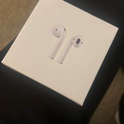 Apple airpods with wireless charging case 