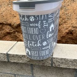Dog food container