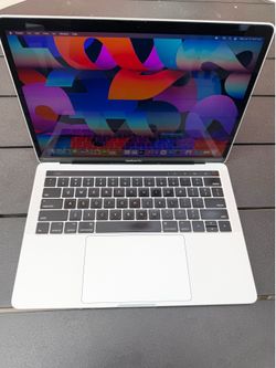 Apple 2017 MacBook Pro 💻 13-inch 3.1 GHz i5 8Gb/500 ssd Laptop