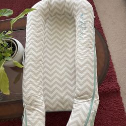 DockATot Deluxe+ Lounger w/ Extra Cover & Carry Case