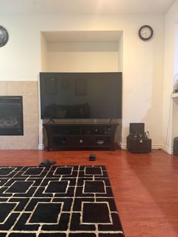 80 inch tv for 600$ Samsung with TV stand