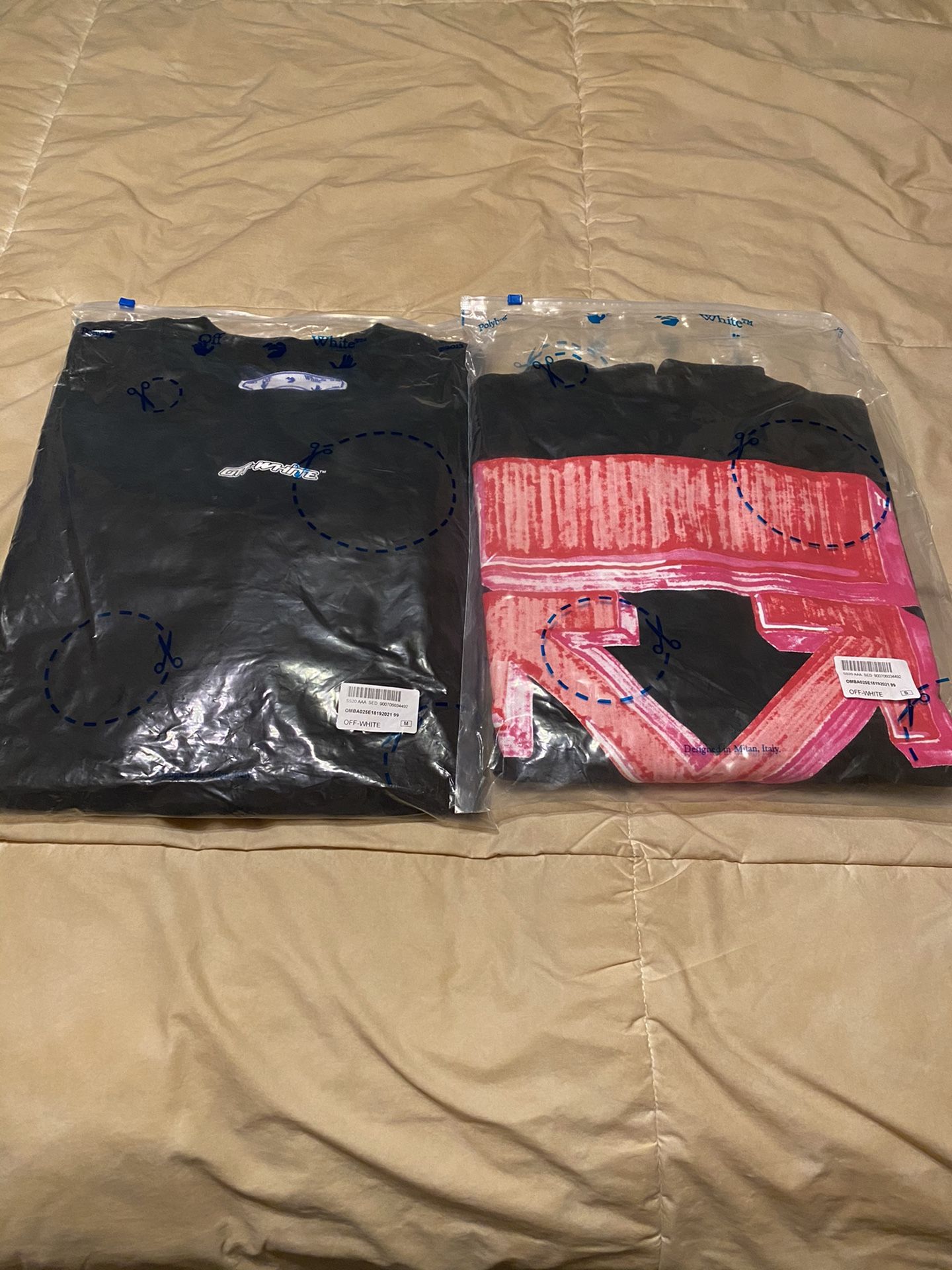 Off white sweatshirt Fits a medium & Large