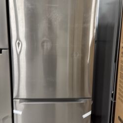 Bottom Freezer Fridges With Cosmetics 