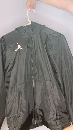 This is a Jordan sweater this is a size medium and it fits for small too.