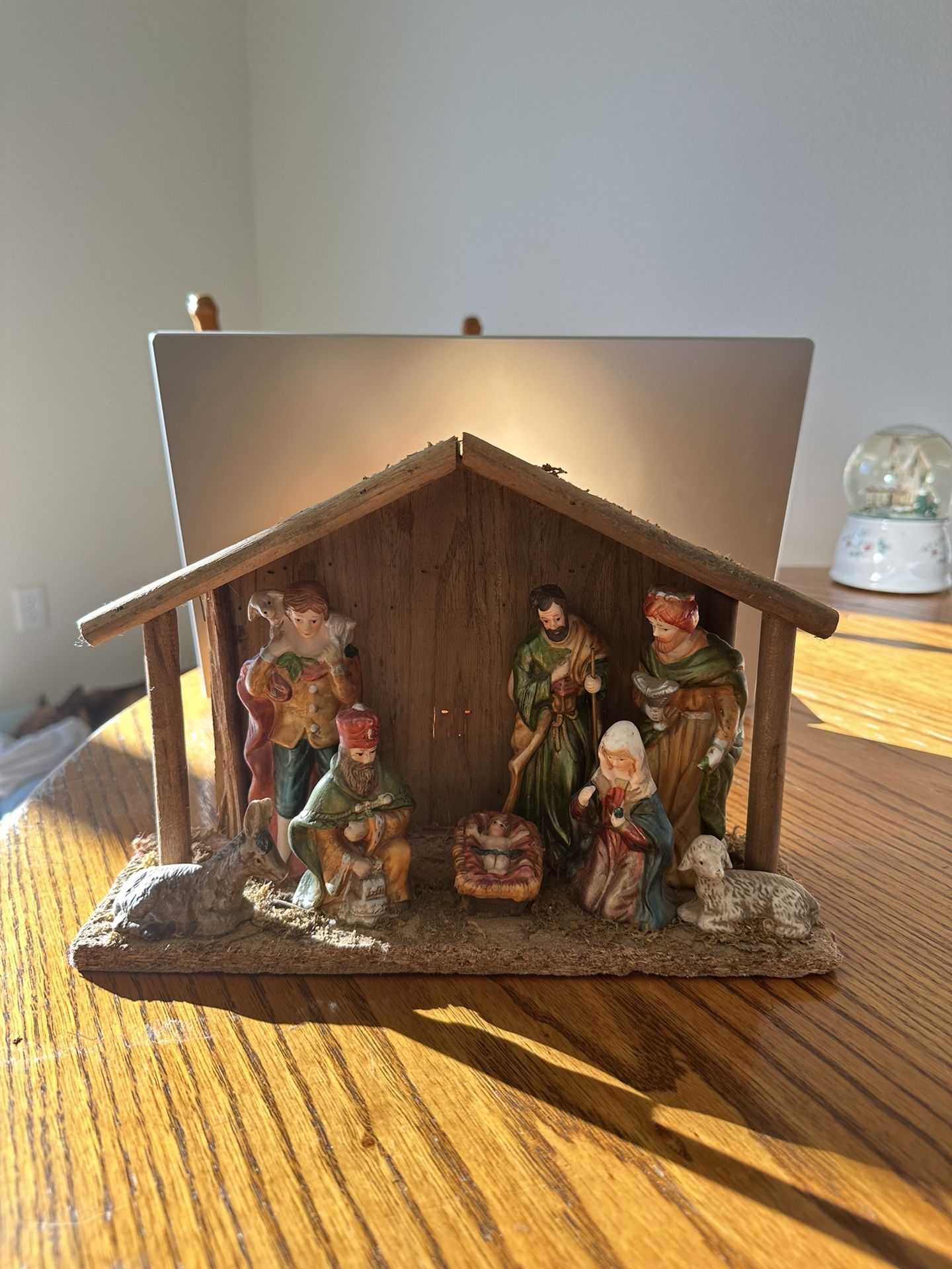 VINTAGE CHRISTMAS WOOD MANGER NATIVITY SCENE HANDPAINTED
