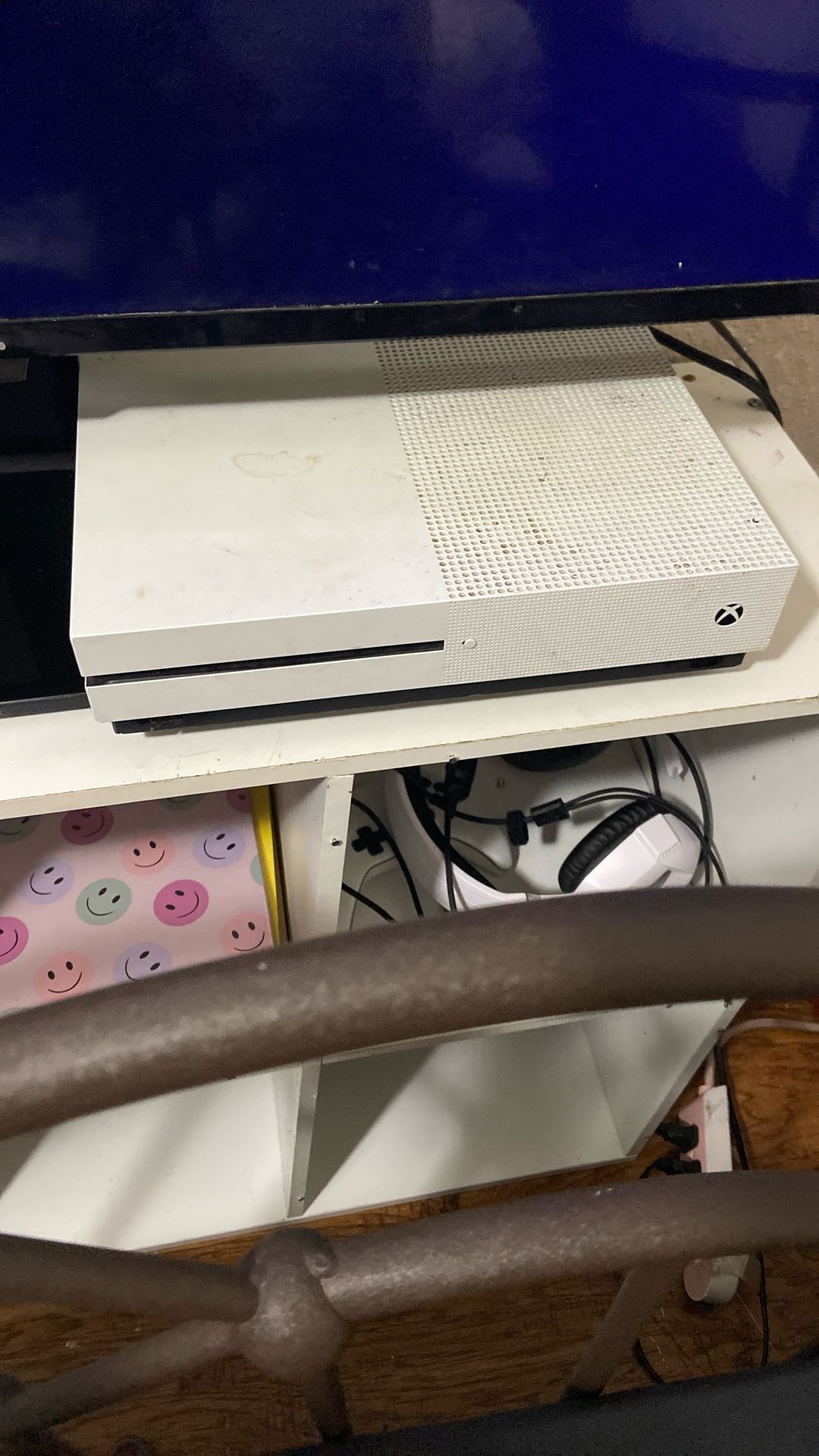 Xbox One With Controller And Headset