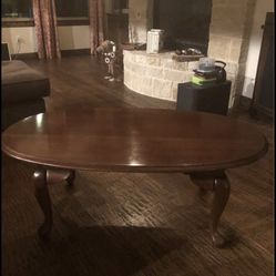 Cherry Wood Coffee Table (Hablo Español)