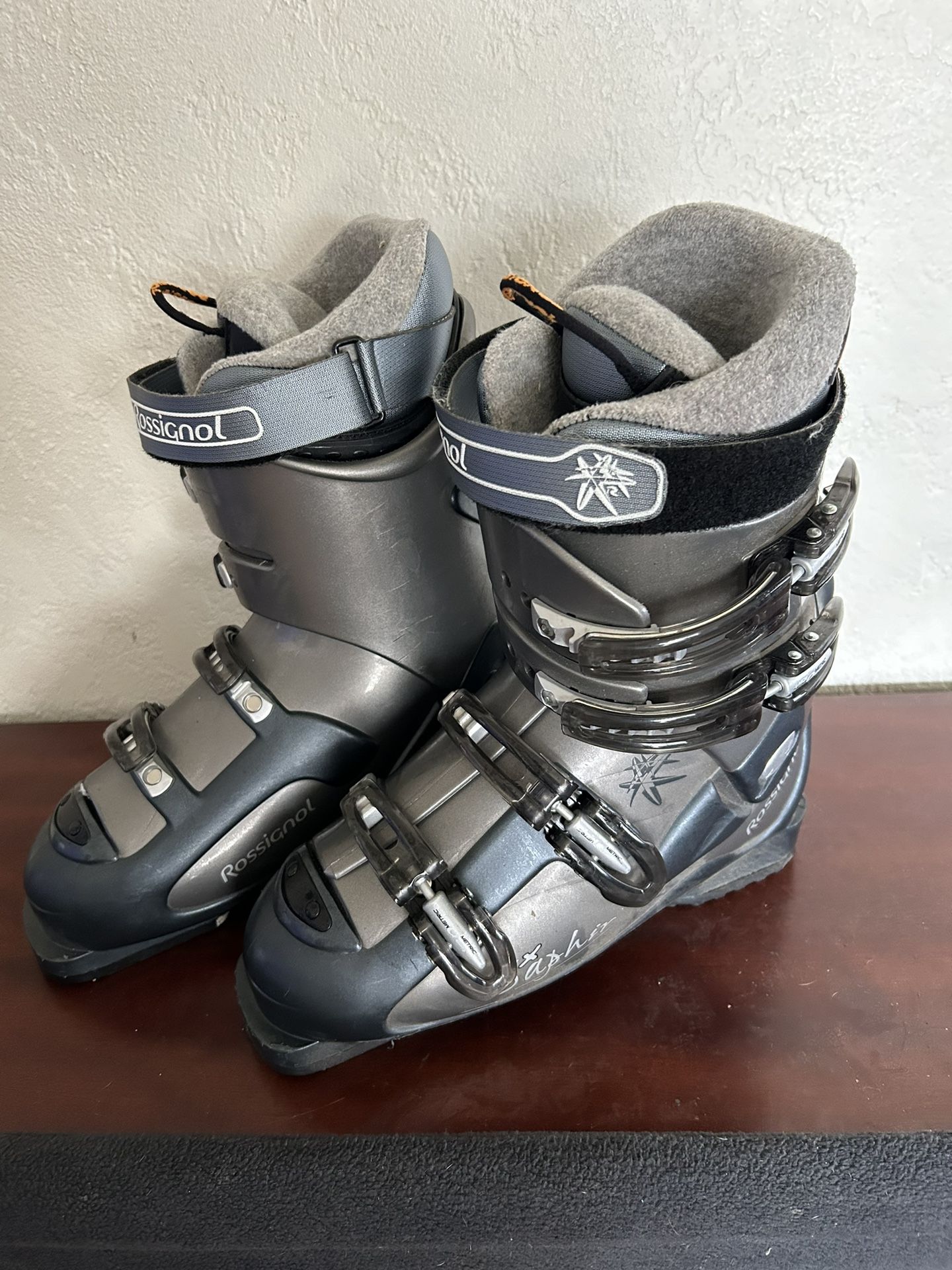 ROSSIGNOL SKI BOOTS M8.5 W9.5 TAP MY PROFILE FOR MORE GREAT ITEMS
