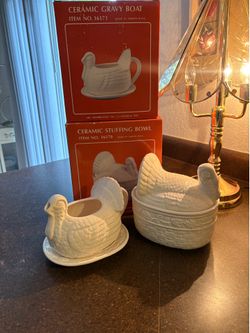 Vintage Turkey on Nest with gravy bowl