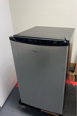 Whirlpool 4.3 cu ft Mini Refrigerator Stainless Steel WH43S1E