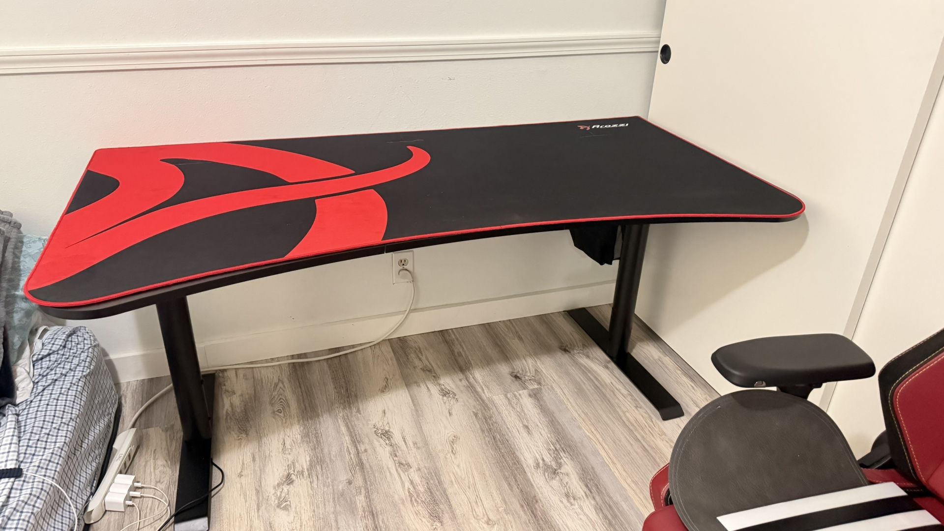 Gaming And Office Table “Arozzi”