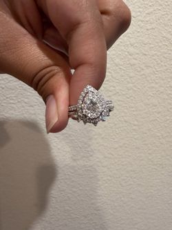 Pear Halo Diamond Engagement Ring Set