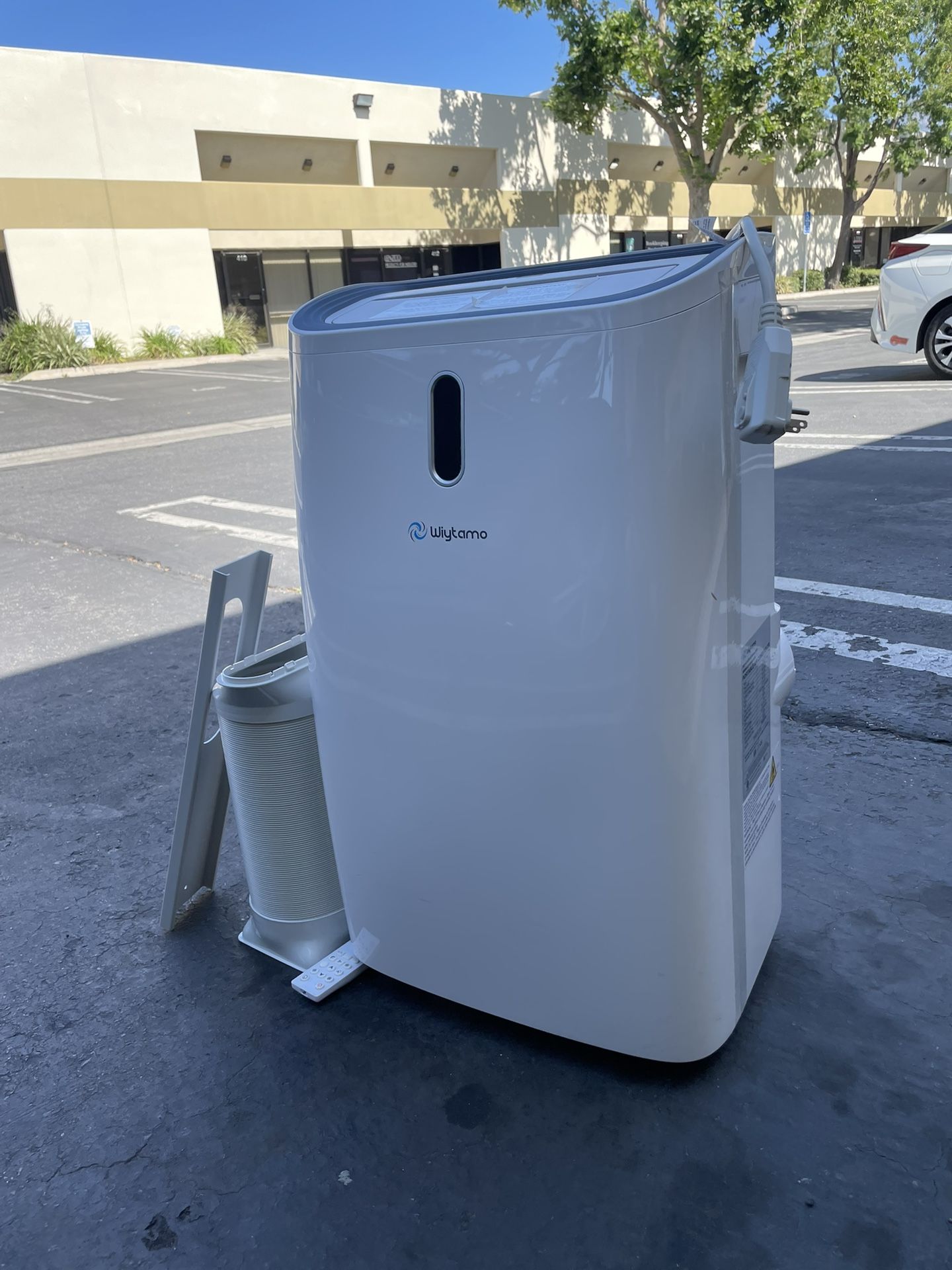 14,000 BTU Portable Air Conditioner, AC Unit With Vent Hose, Window Cover And Remote 