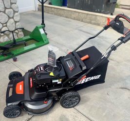 Echo 30in Briggs and Stratton 223cc gas mower
