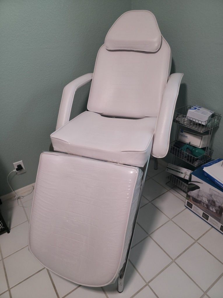 Medical Esthetician Chair / Bed - Spa - Tattoo - White 