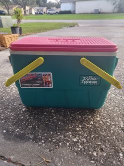 Throwback Igloo Cooler 25 Ct