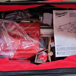 Milwaukee M12 12-Volt Lithium-Ion Cordless HAMMERVAC Universal Dust Extractor Kit