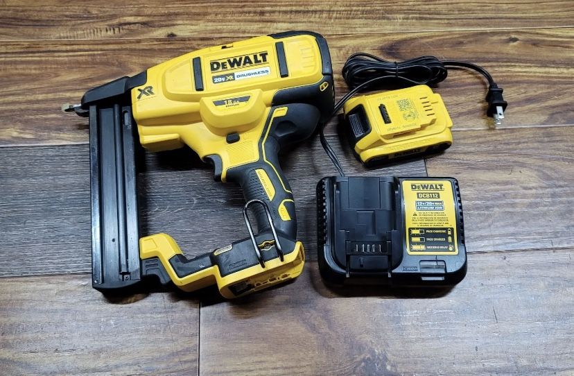 DEWALT DCN681D1 20V XR Cordless 18GA Narrow Stapler KIT