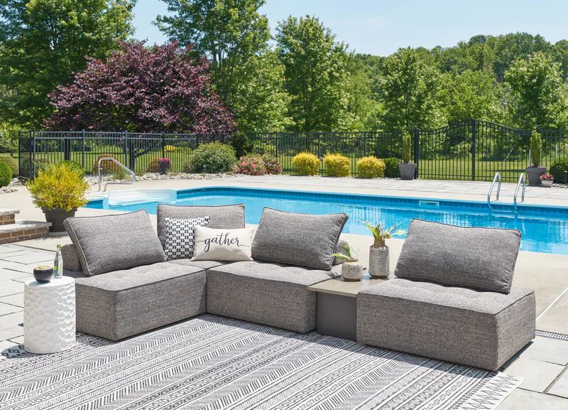 5 pc's outdoor sectional