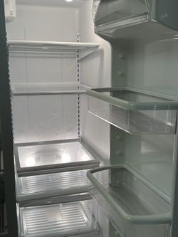 Well Maintained Kenmore fridge Thumbnail