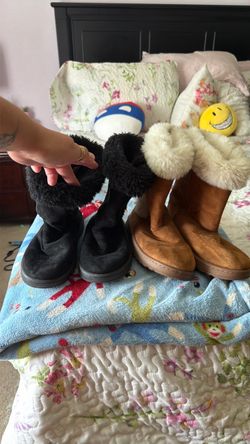 Girls size 6 boots