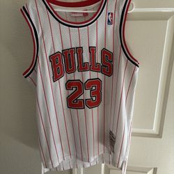 BULLS JORDAN JERSEY SZ XL