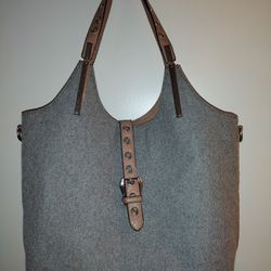 woman's shoulder bag