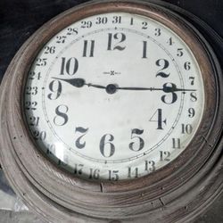 Howard Miller Cook Co. (Model # 612-415) Wall Clock 