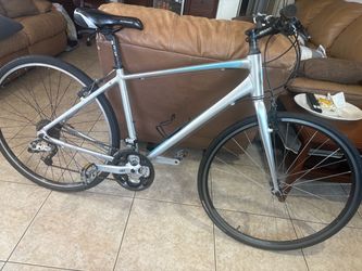 GIANT.  E SCAPE.      24 Velocity.  City bike.