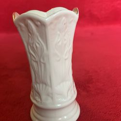 VINTAGE BEELEK VISITOR CENTER MINI FLOWER VASE Fine Porcelain GOLD Rim - IRELAND 