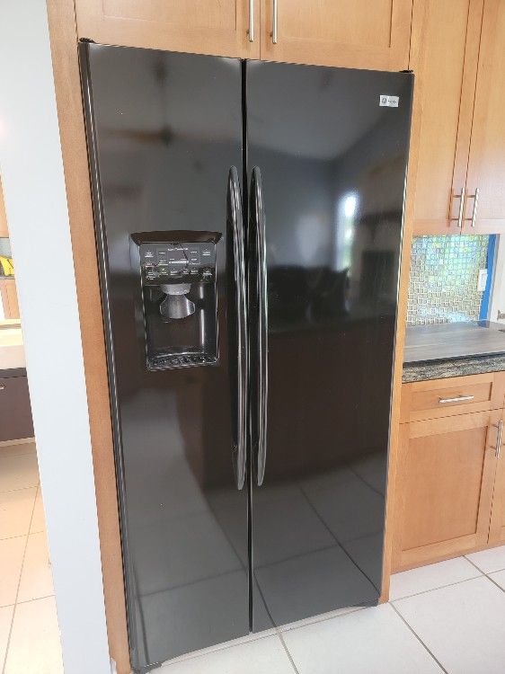 GE Refrigerator