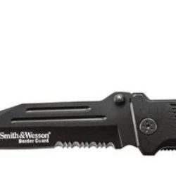 SMITH & WESSON® BORDER GUARD TANTO FOLDING KNIFE