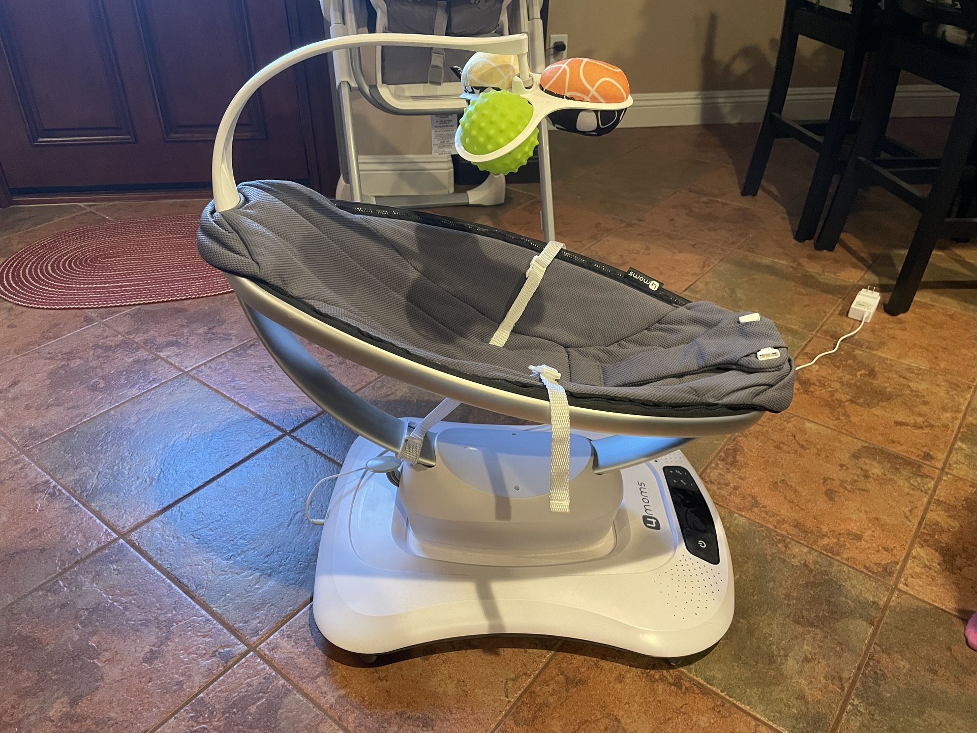 4Moms Mamaroo Multi-Motion Baby Swing