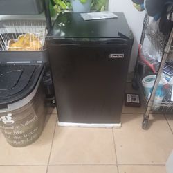 NEW MAGIC CHEF REFRIG