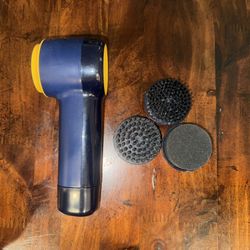 Philips Sneaker Cleaner - Trainer Cleaning Kit with 3 Brush Heads, 3X brushhead Blue/Yellow, 4X AA Battery, Blue (GCA1000/60)