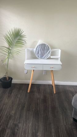 White vanity new $80