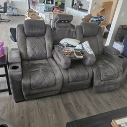 Electric Reclining Furniture Set. Sofa, Love Seat, Recliner. 