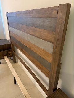 Modern Queen Bedroom Set – Bed, 2 Nightstands, Dresser & Chest – Excellent Condition