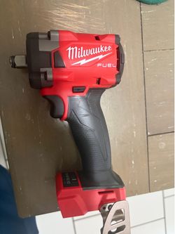 Milwaukee fuel 1/2 compact square impact wrench
