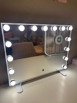 Hollywood Vanity Mirror with LED Bulbs