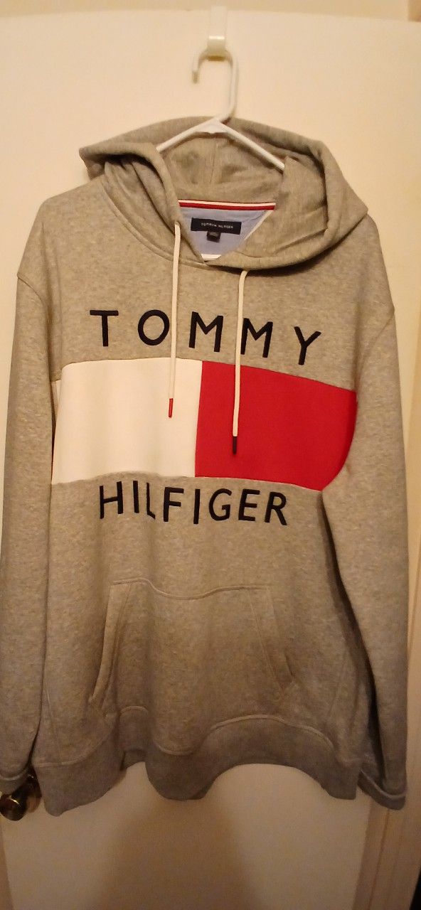 Tommy Hilfiger Sweater. New
