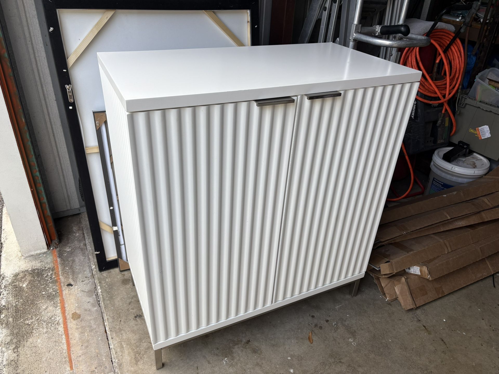 White Bar Cabinet Excellent Condition Very Well-Made Nigerian Furniture Company