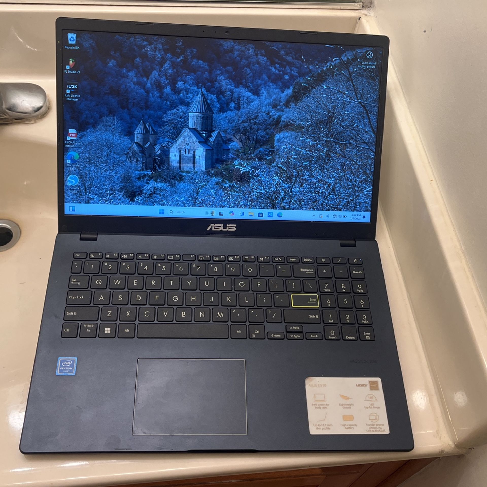 ASUS 15.6" FHD Laptop 